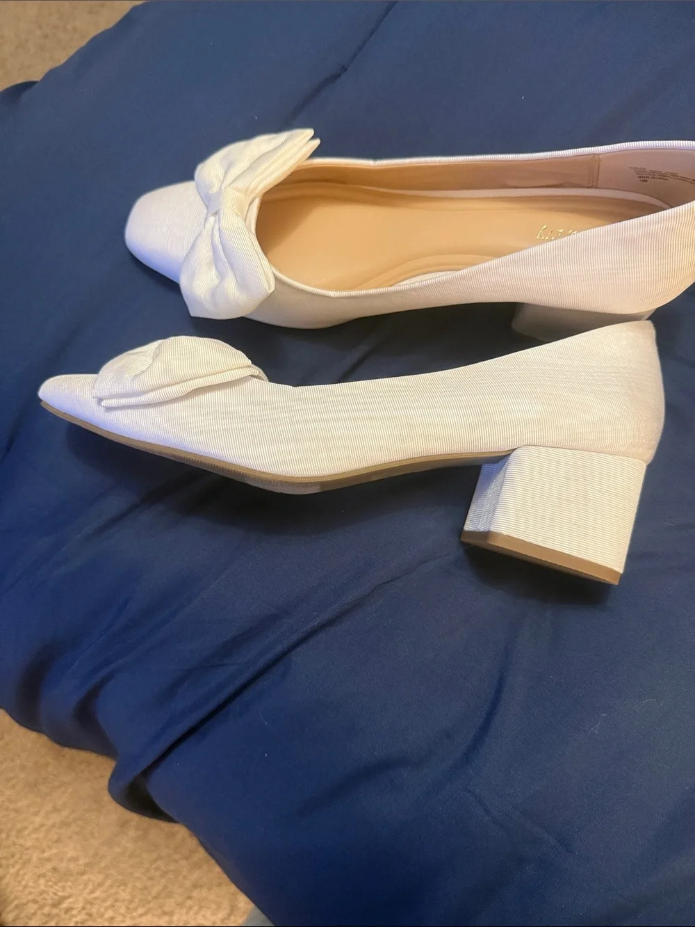 crown & ivy Ivory Bow Ballet Flats